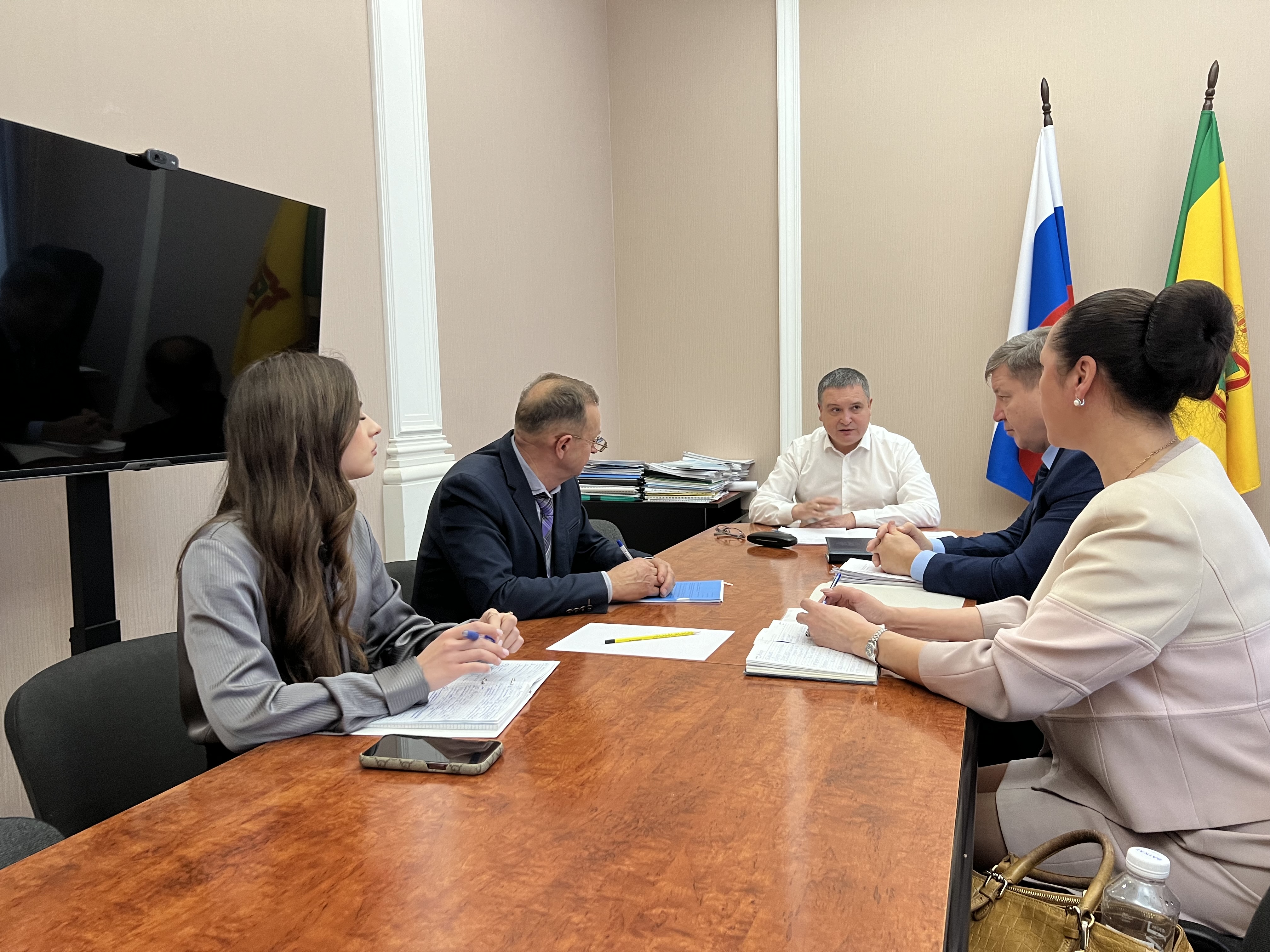 Уполномоченный Михаил Лисин провел рабочую встречу Уполномоченный Михаил Лисин провел рабочую встречу
