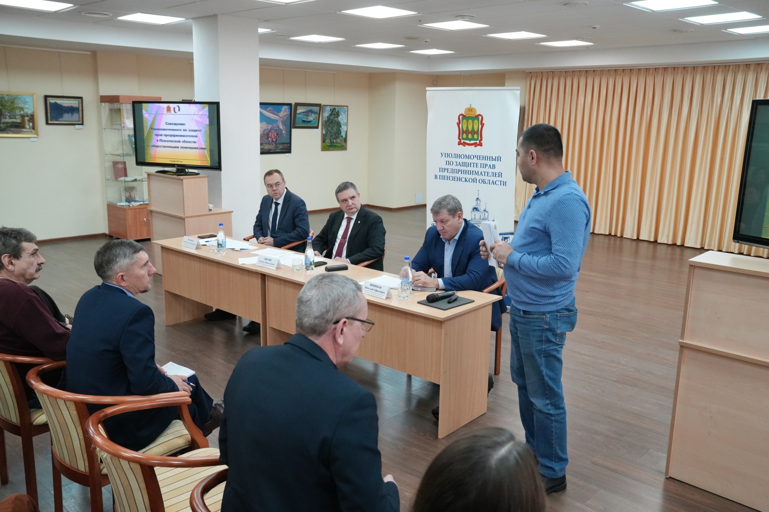 Уполномоченный по защите прав предпринимателей Михаил Лисин провёл рабочее совещание с общественными помощниками из муниципальных образований региона