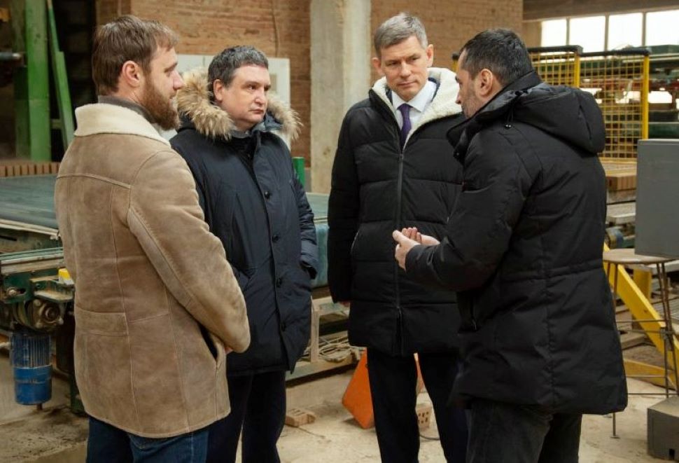 Михаил Лисин и Алексей Костин ознакомились с производством уникального для России кирпича