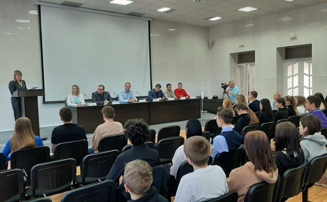 Диалог с будущим: предприниматели Заречного ответили на вопросы школьников Диалог с будущим: предприниматели Заречного ответили на вопросы школьников
