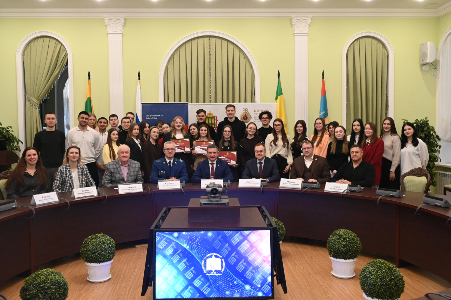 Уполномоченный Михаил Лисин наградил победителей студенческого конкурса «Предпринимательский акцент»
