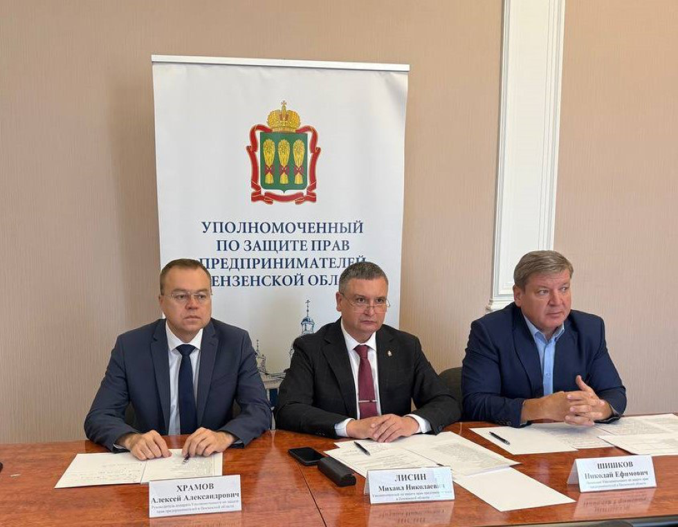 Михаил Лисин провёл рабочую встречу в формате ВКС со своими общественными помощниками из районов области Михаил Лисин провёл рабочую встречу в формате ВКС со своими общественными помощниками из районов области