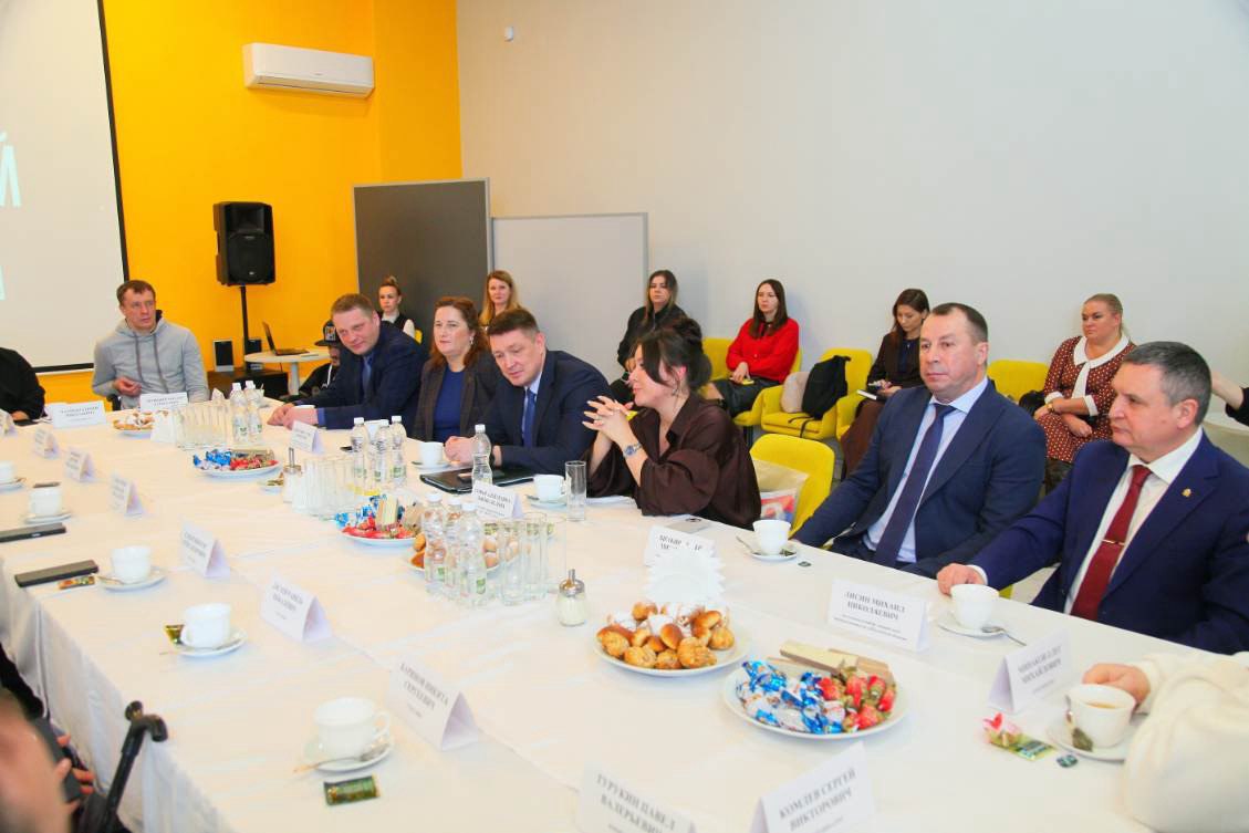 Уполномоченный по защите прав предпринимателей в Пензенской области Михаил Лисин принял участие в открытии третьей смены проекта «Сурское Мужество» Уполномоченный по защите прав предпринимателей в Пензенской области Михаил Лисин принял участие в открытии третьей смены проекта «Сурское Мужество»