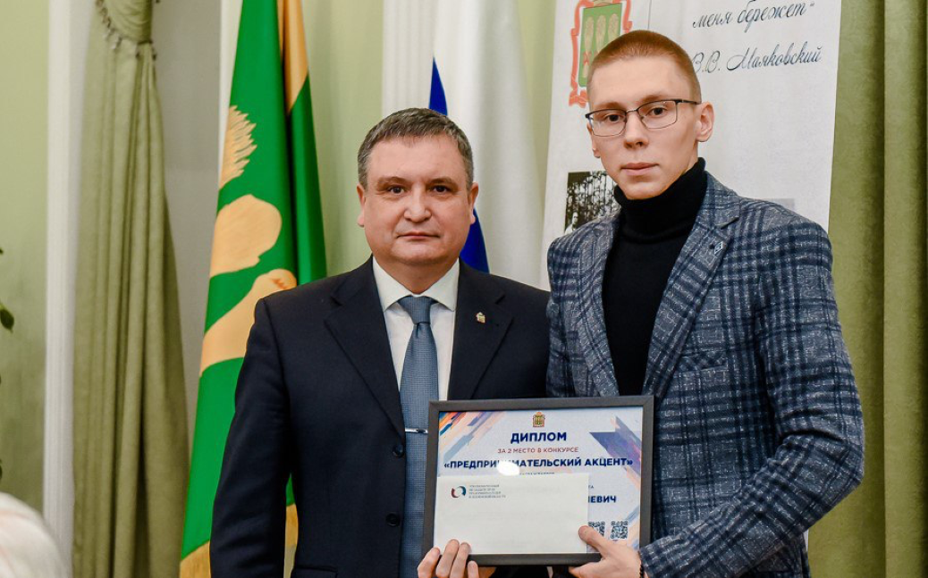 Михаил Лисин наградил студентов юридического института – победителей конкурса «Предпринимательский акцент» в рамках церемония вручения премии «Юрист года» Михаил Лисин наградил студентов юридического института – победителей конкурса «Предпринимательский акцент» в рамках церемония вручения премии «Юрист года»