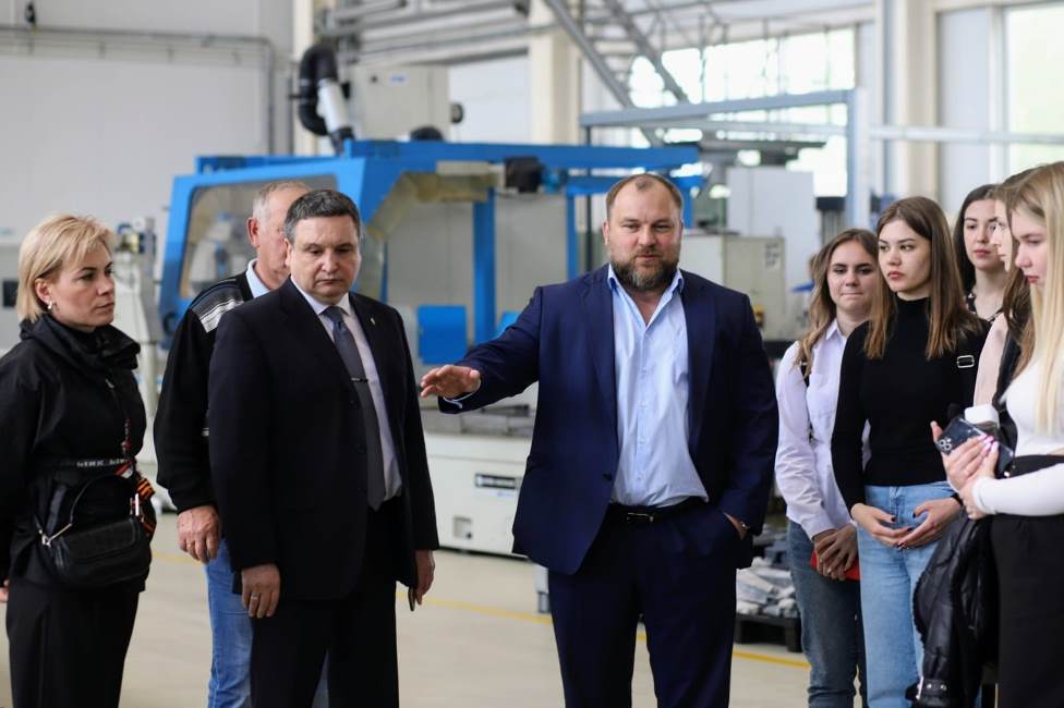 Пензенские студенты познакомились с работой одного из ведущих промышленных предприятий региона Пензенские студенты познакомились с работой одного из ведущих промышленных предприятий региона