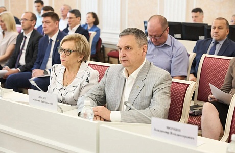 Михаил Лисин принял участие в сессии Законодательного Собрания Пензенской области Михаил Лисин принял участие в сессии Законодательного Собрания Пензенской области
