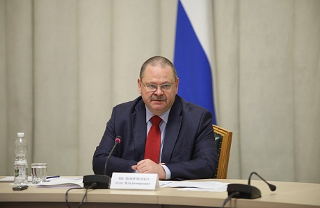Олег Мельниченко подписал соглашения с представителями российских заводов минеральных удобрений