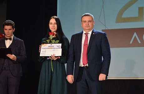 В рамках празднования 25-летия Юридического института ПГУ Михаил Лисин наградил победителей конкурса «Предпринимательский акцент» 
