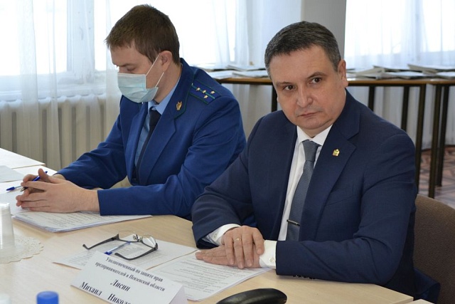 Михаил Лисин провел личный прием предпринимателей Мокшанского района Михаил Лисин провел личный прием предпринимателей Мокшанского района