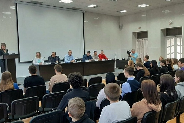 Диалог с будущим: предприниматели Заречного ответили на вопросы школьников Диалог с будущим: предприниматели Заречного ответили на вопросы школьников