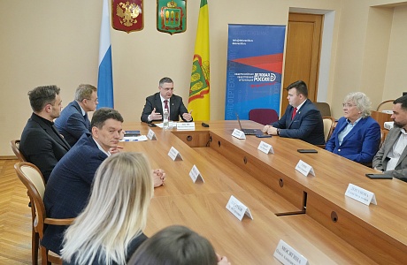 Михаил Лисин вручил благодарственные письма Губернатора участникам проекта «Зеленая Пенза»