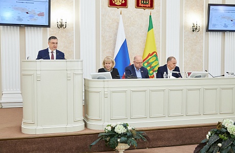 Михаил Лисин представил депутатам Законодательного Собрания Пензенской области отчет о своей деятельности за 2024 год Михаил Лисин представил депутатам Законодательного Собрания Пензенской области отчет о своей деятельности за 2024 год