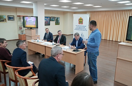 Уполномоченный по защите прав предпринимателей Михаил Лисин провёл рабочее совещание с общественными помощниками из муниципальных образований региона